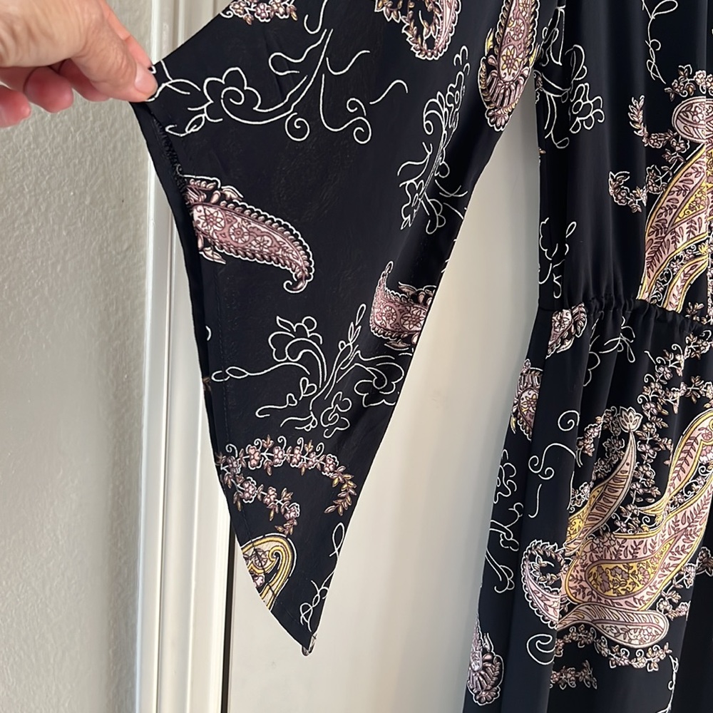Maxi Paisley V-Neck Long Sleeve Dress - Black/Pink - Picture 6 of 11